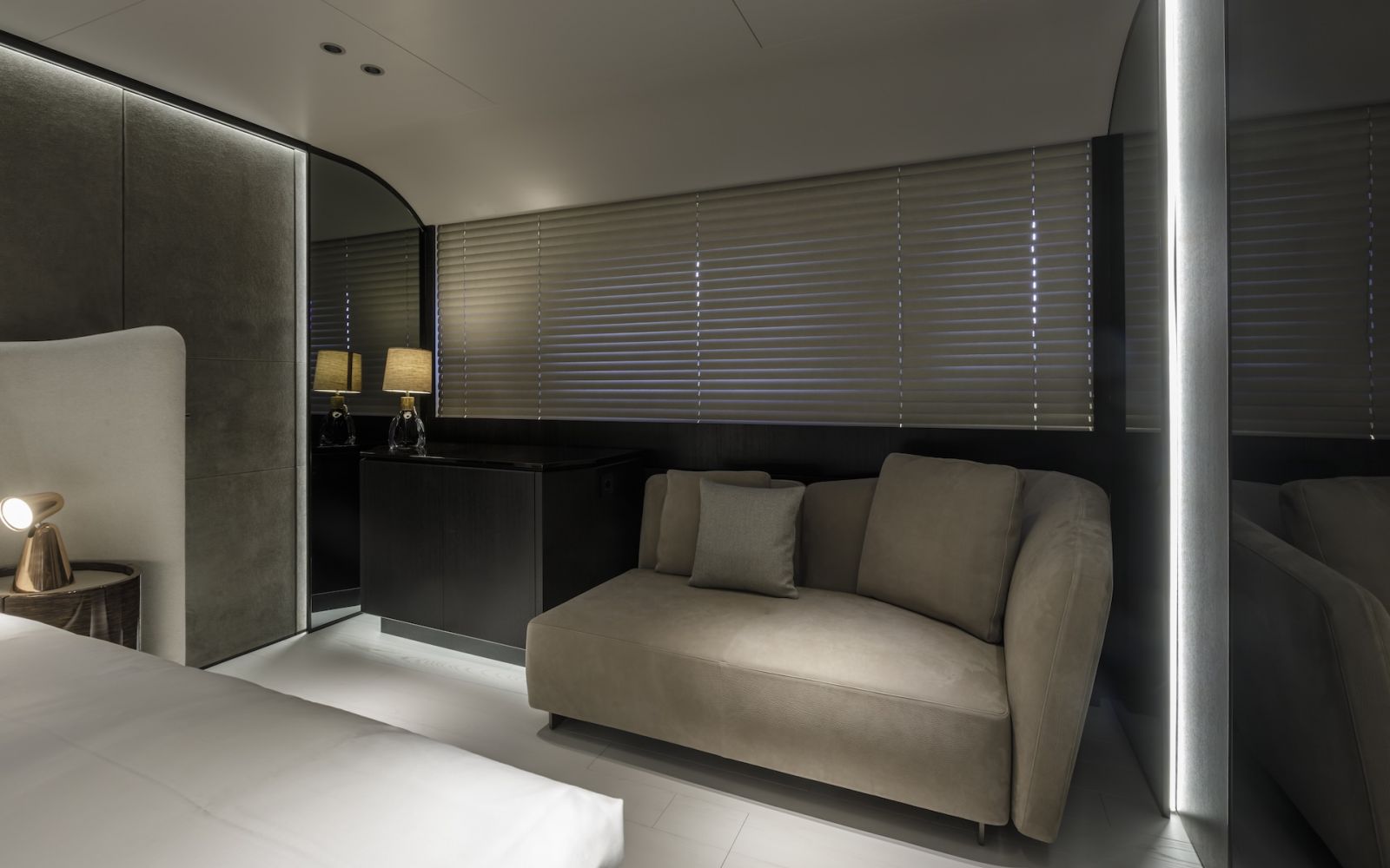 MANGUSTA MAXI OPEN 104 REV