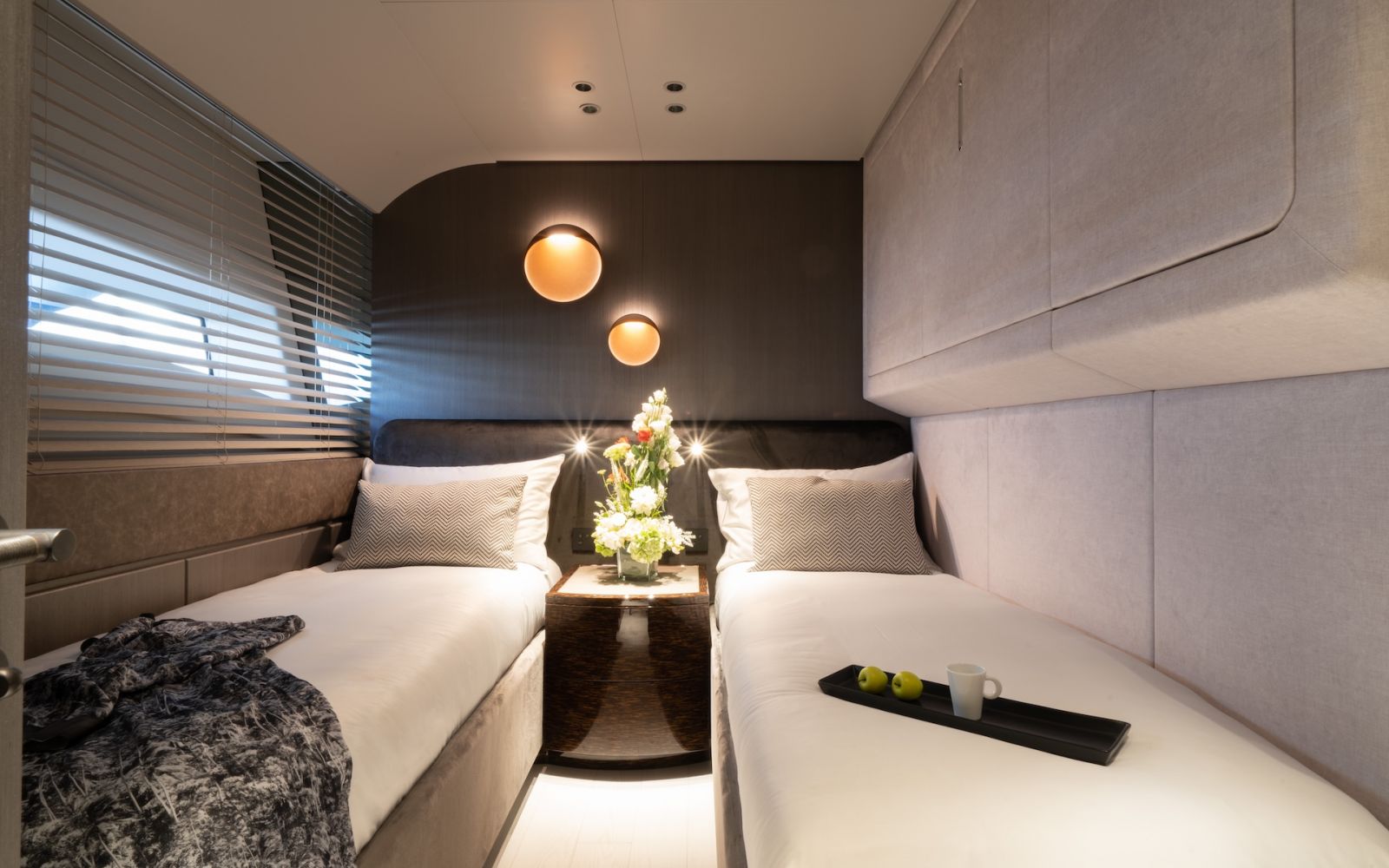 MANGUSTA MAXI OPEN 104 REV