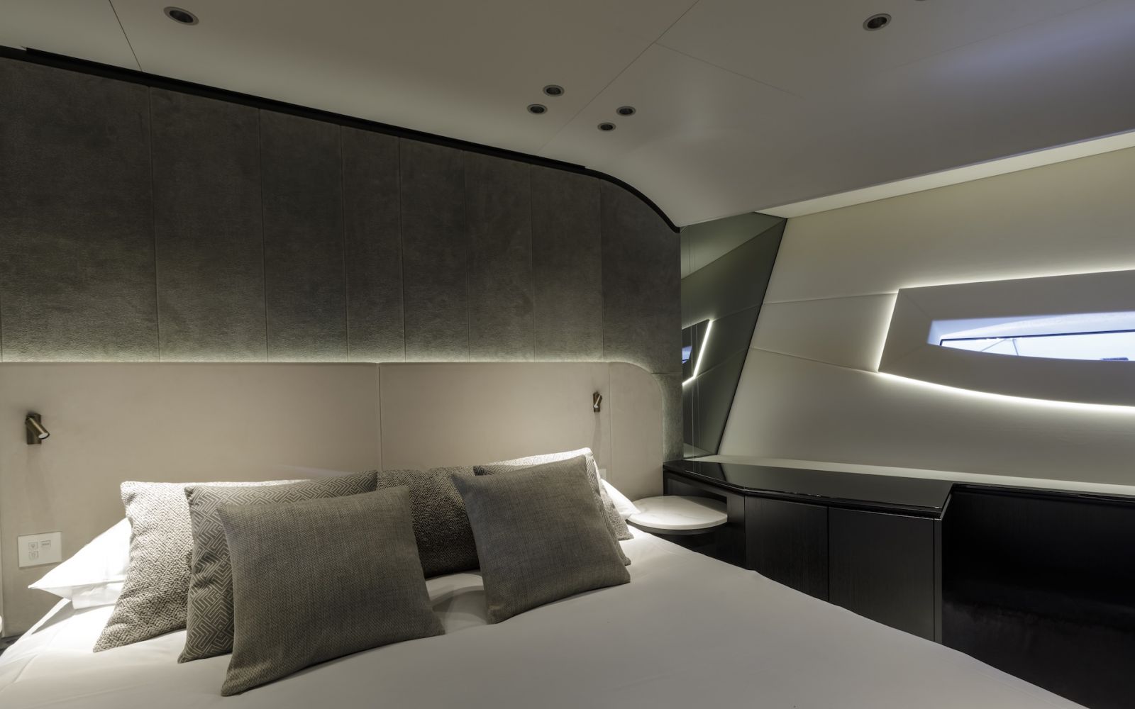 MANGUSTA MAXI OPEN 104 REV