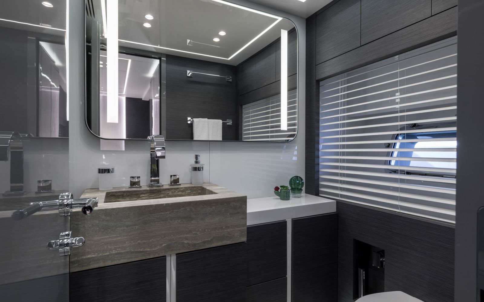 MANGUSTA MAXI OPEN 110