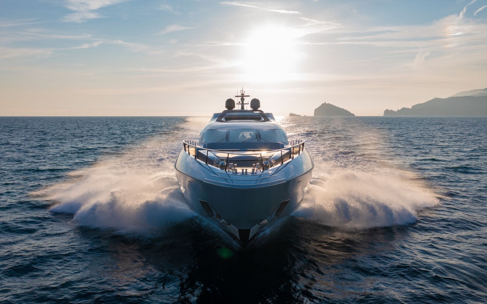 MANGUSTA MAXI OPEN 104 REV