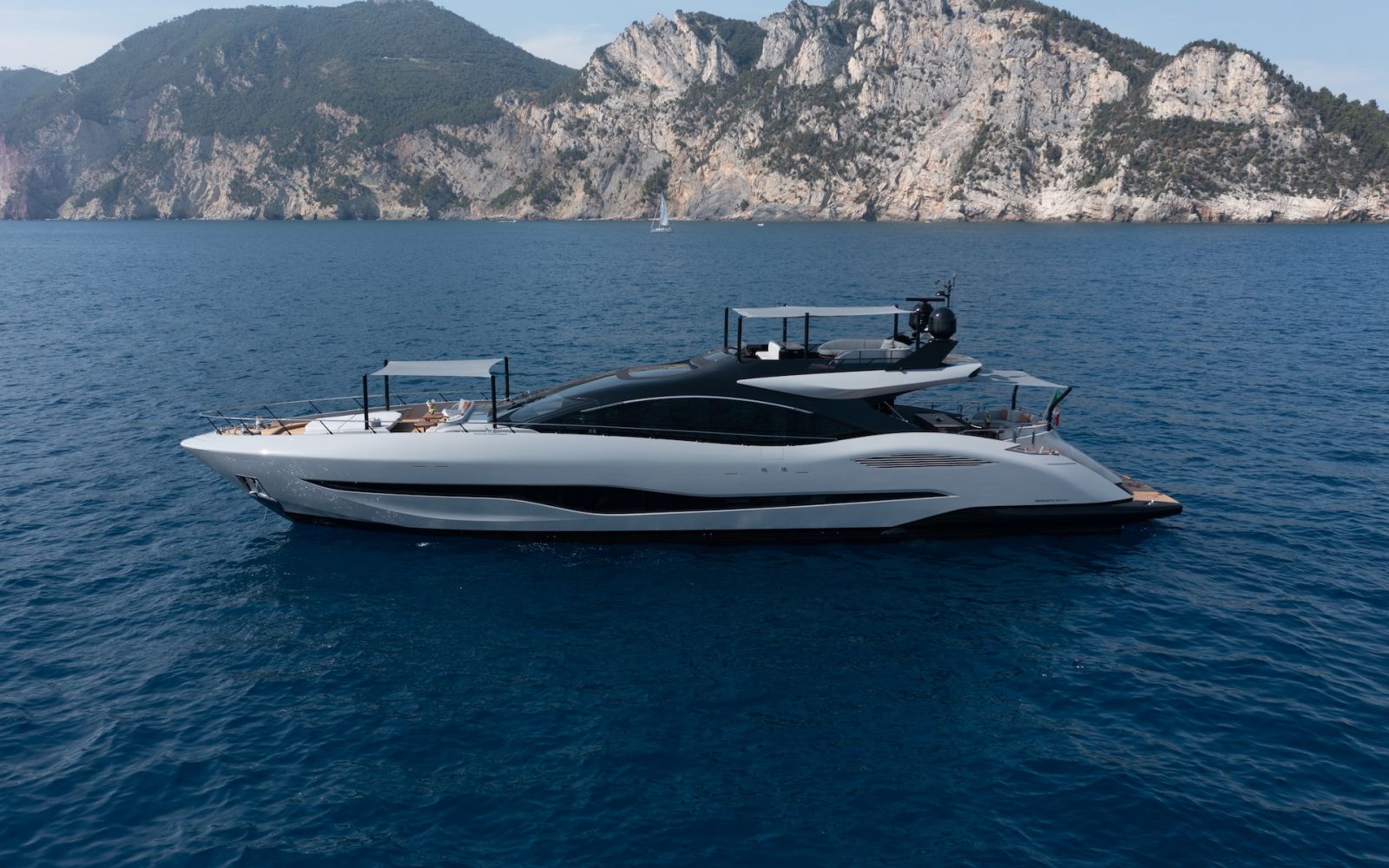 MANGUSTA MAXI OPEN 104 REV