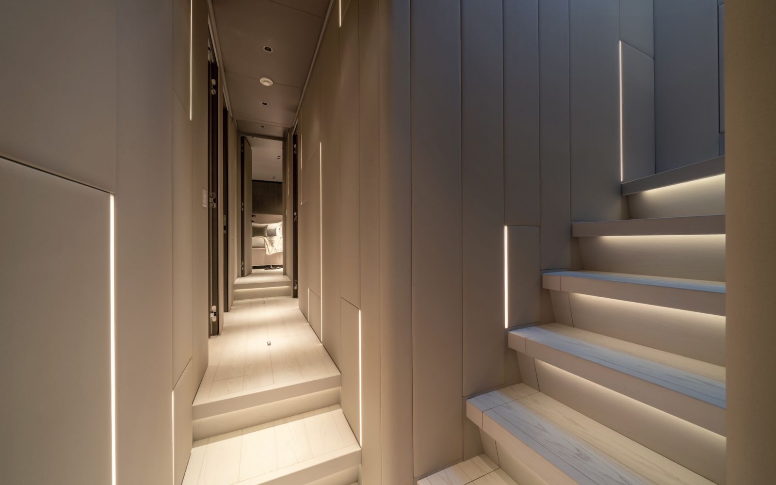 MANGUSTA MAXI OPEN 104 REV