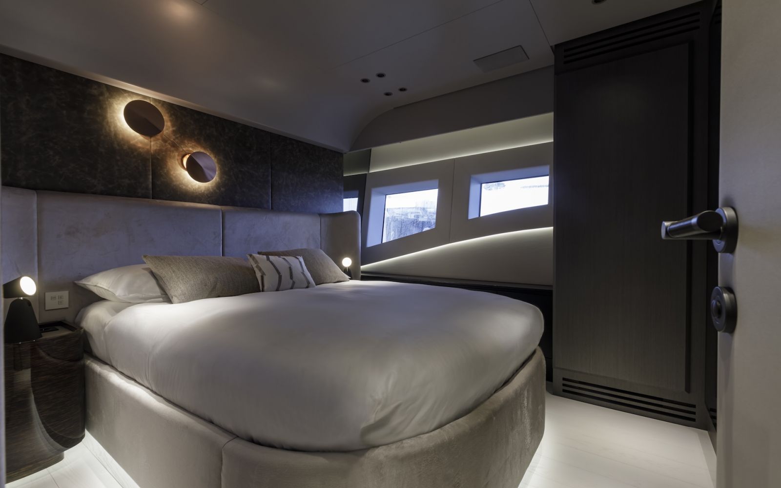 MANGUSTA MAXI OPEN 104 REV