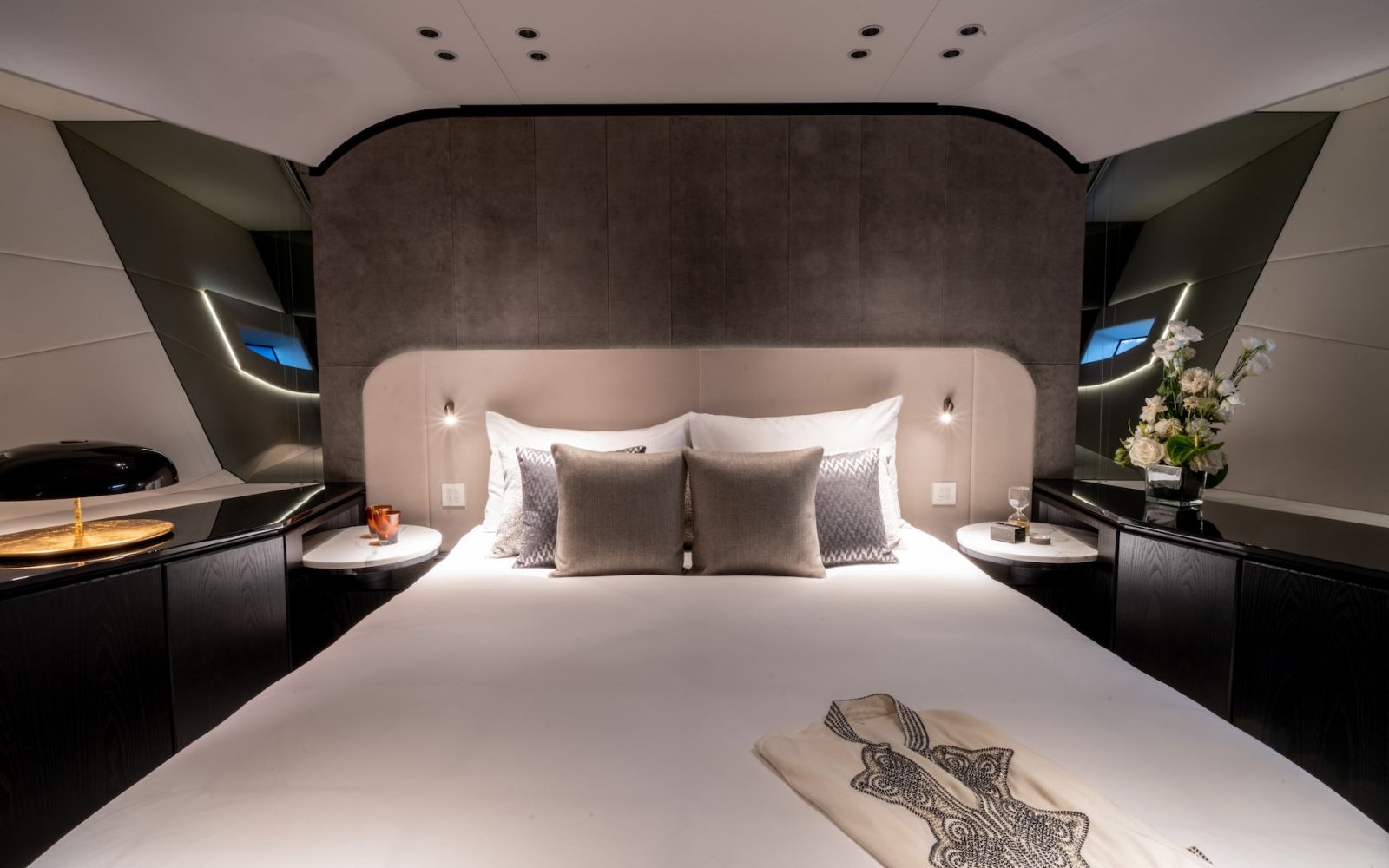 MANGUSTA MAXI OPEN 104 REV