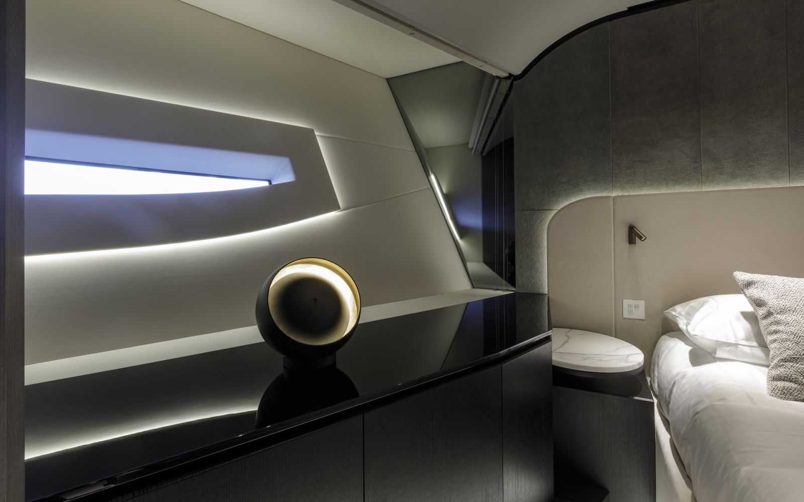 MANGUSTA MAXI OPEN 104 REV