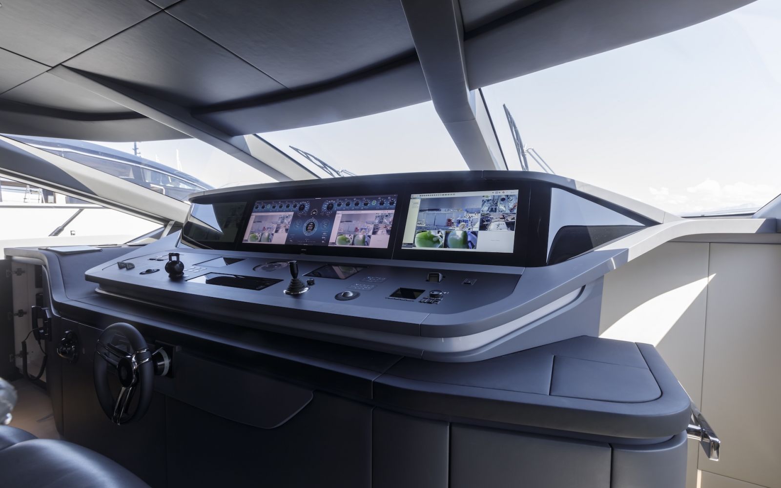 MANGUSTA MAXI OPEN 104 REV