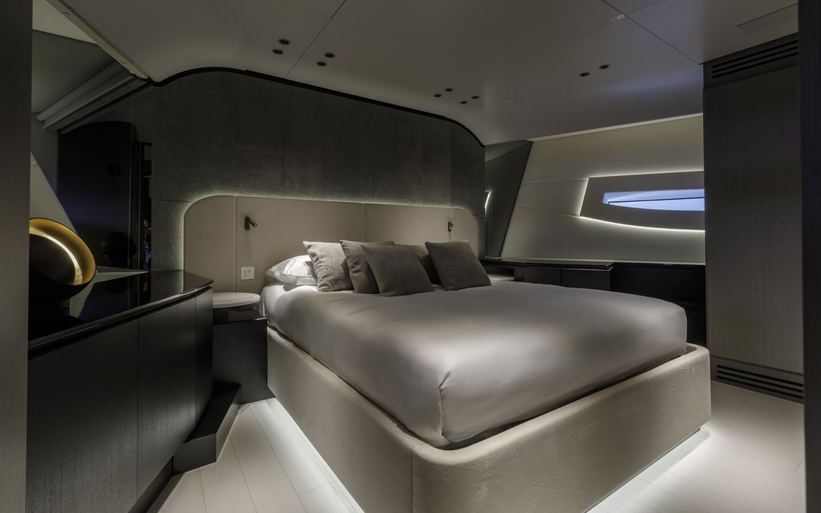 MANGUSTA MAXI OPEN 104 REV