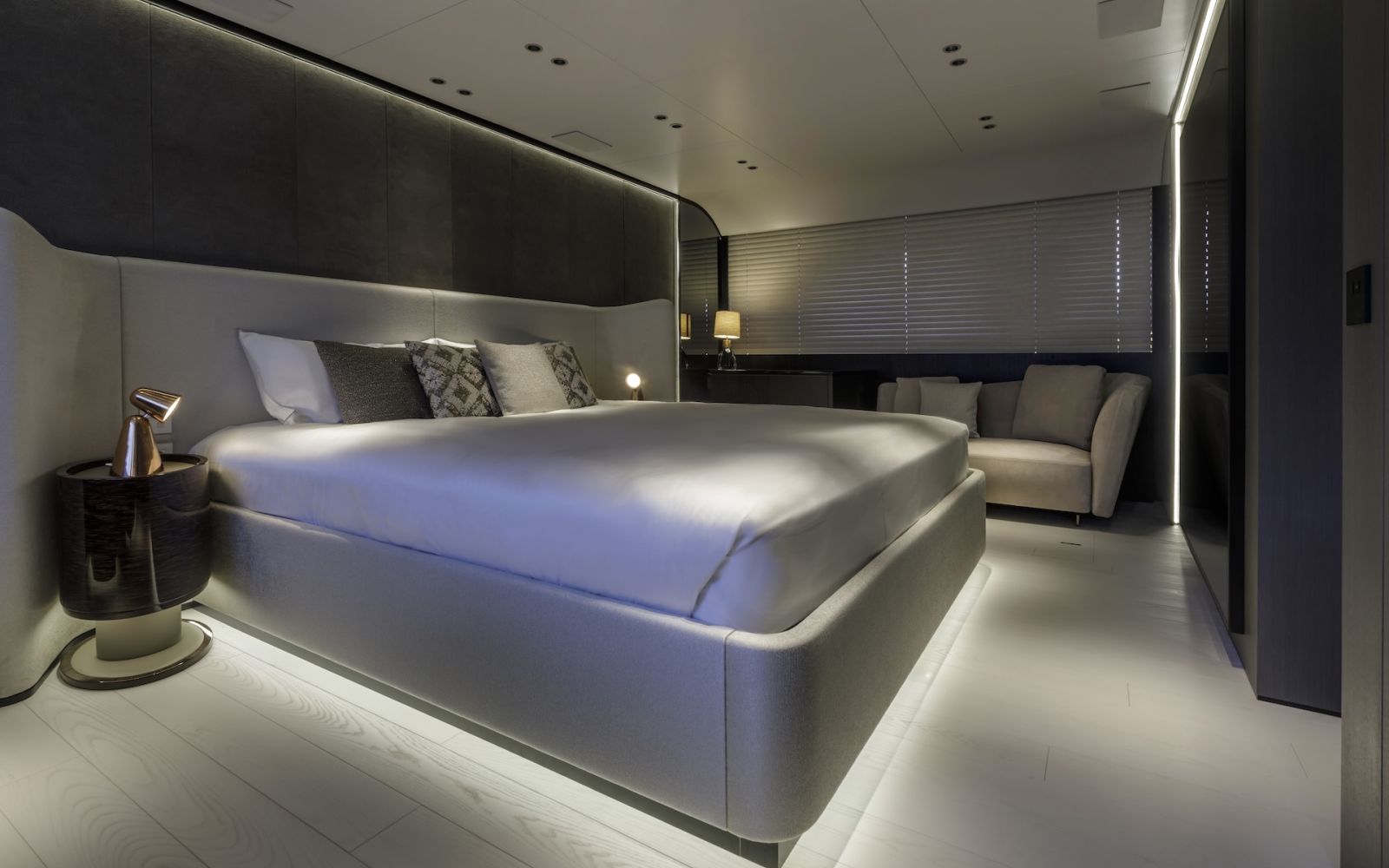 MANGUSTA MAXI OPEN 104 REV