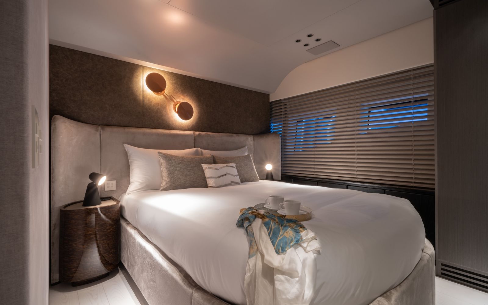 MANGUSTA MAXI OPEN 104 REV