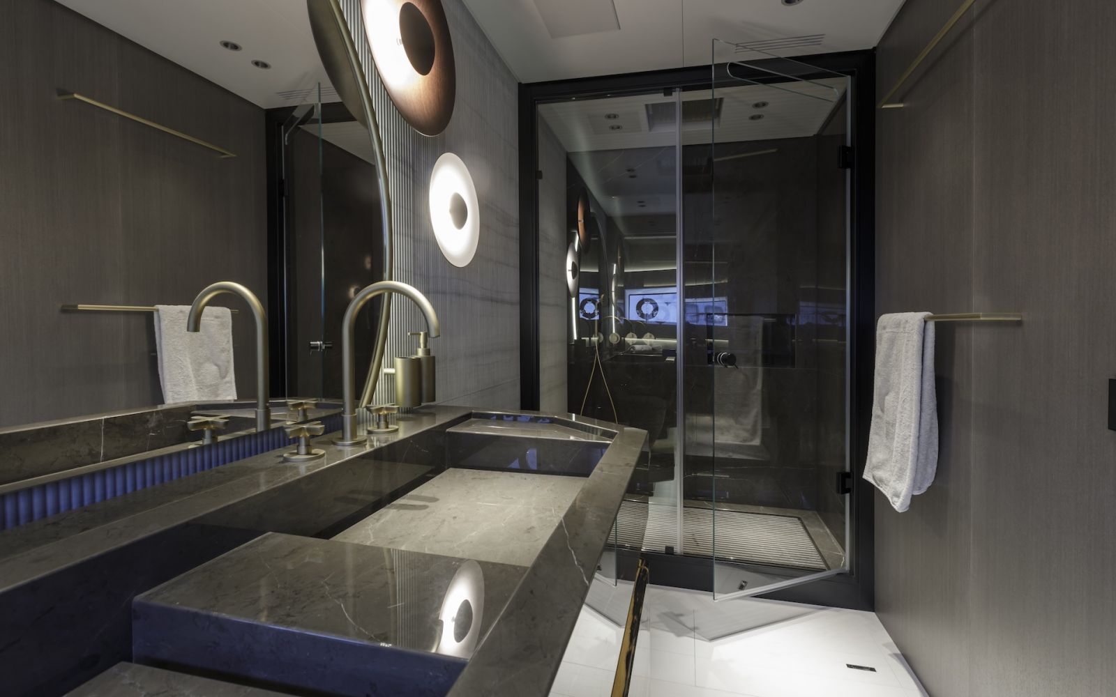 MANGUSTA MAXI OPEN 104 REV