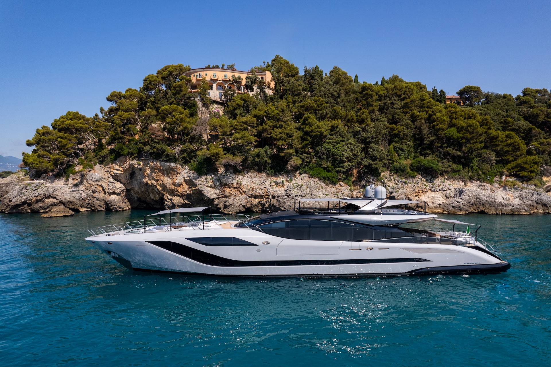 Mangusta 165 REV