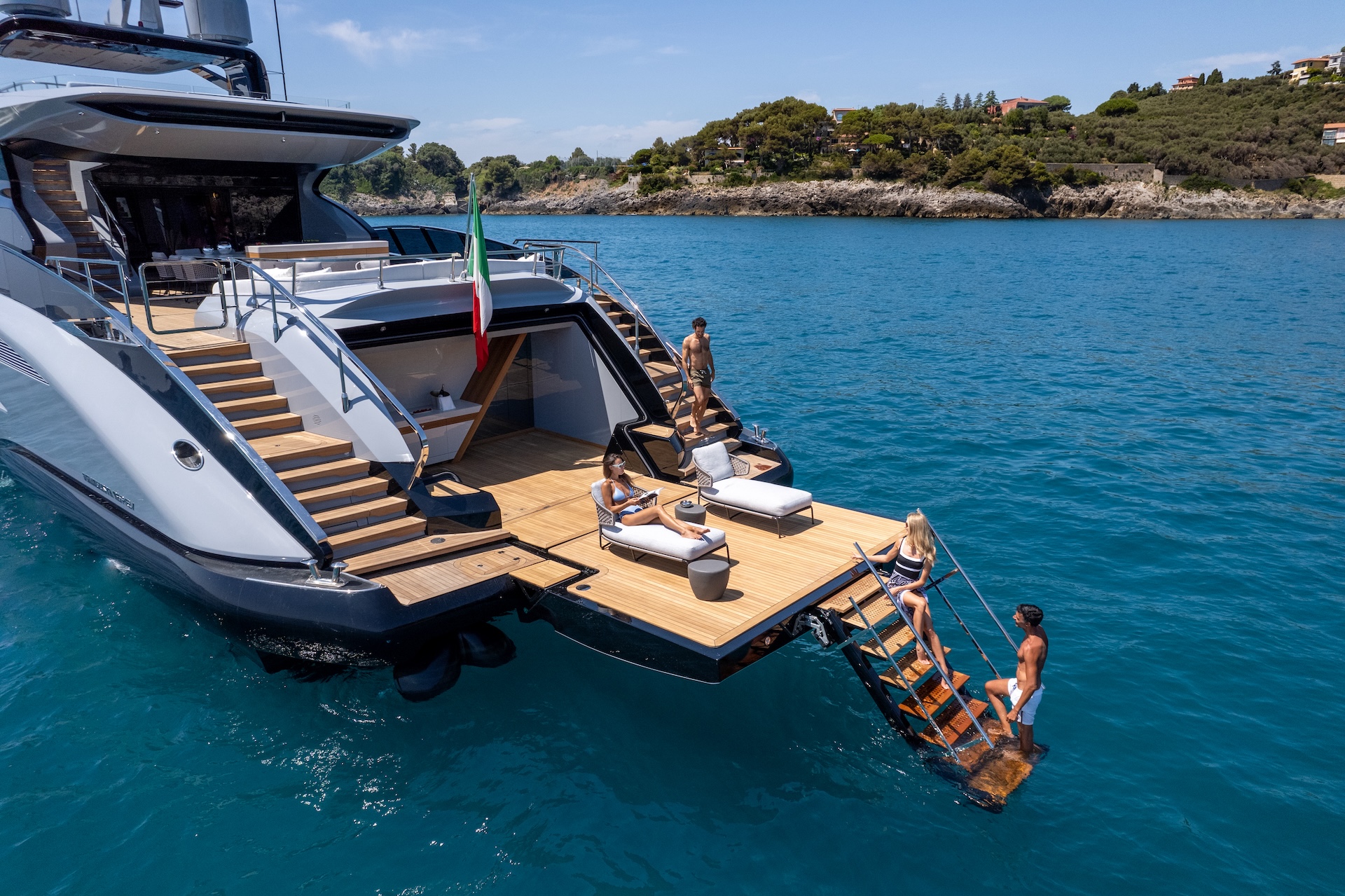 Mangusta 165 REV