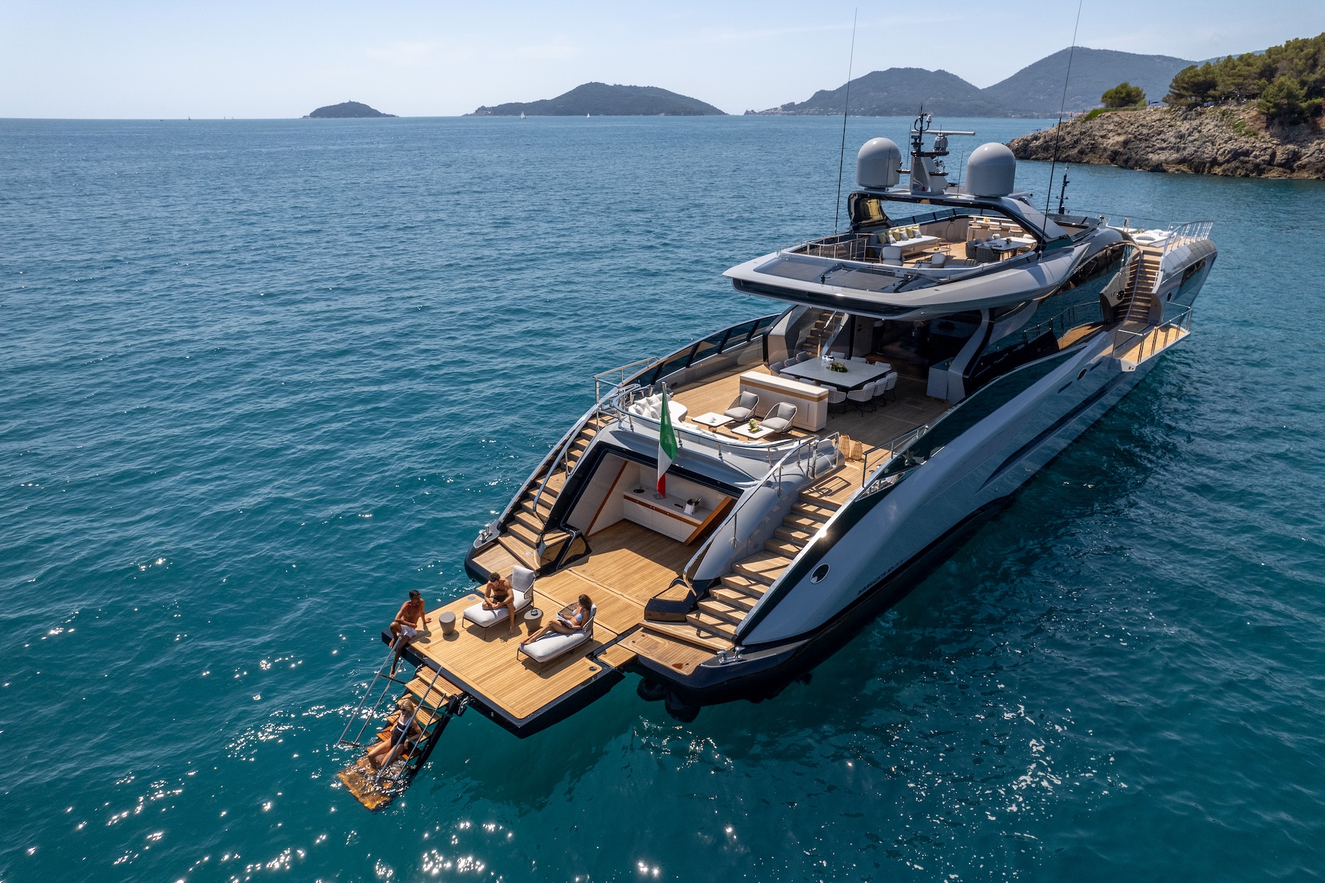 Mangusta 165 REV