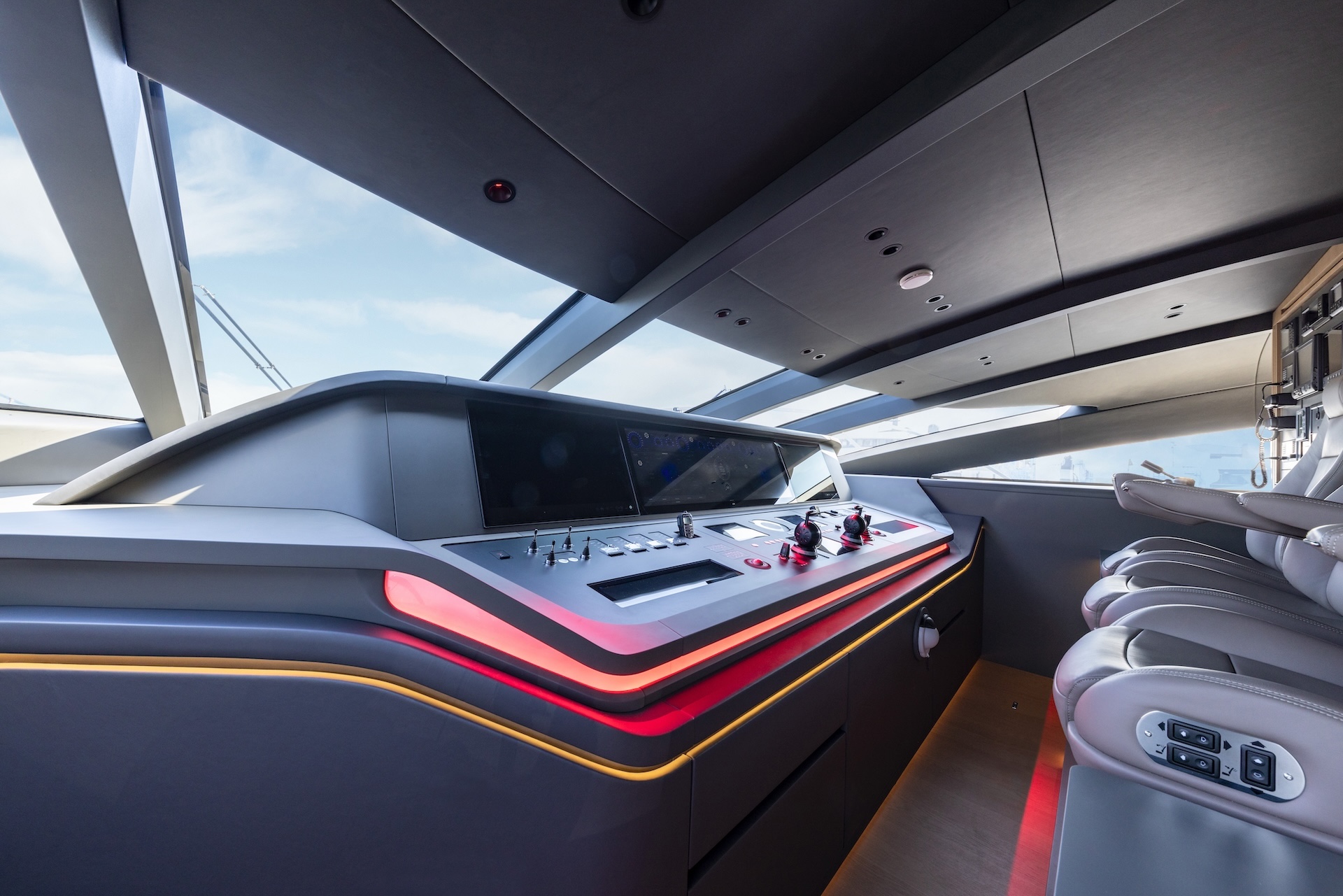 Mangusta 165 REV