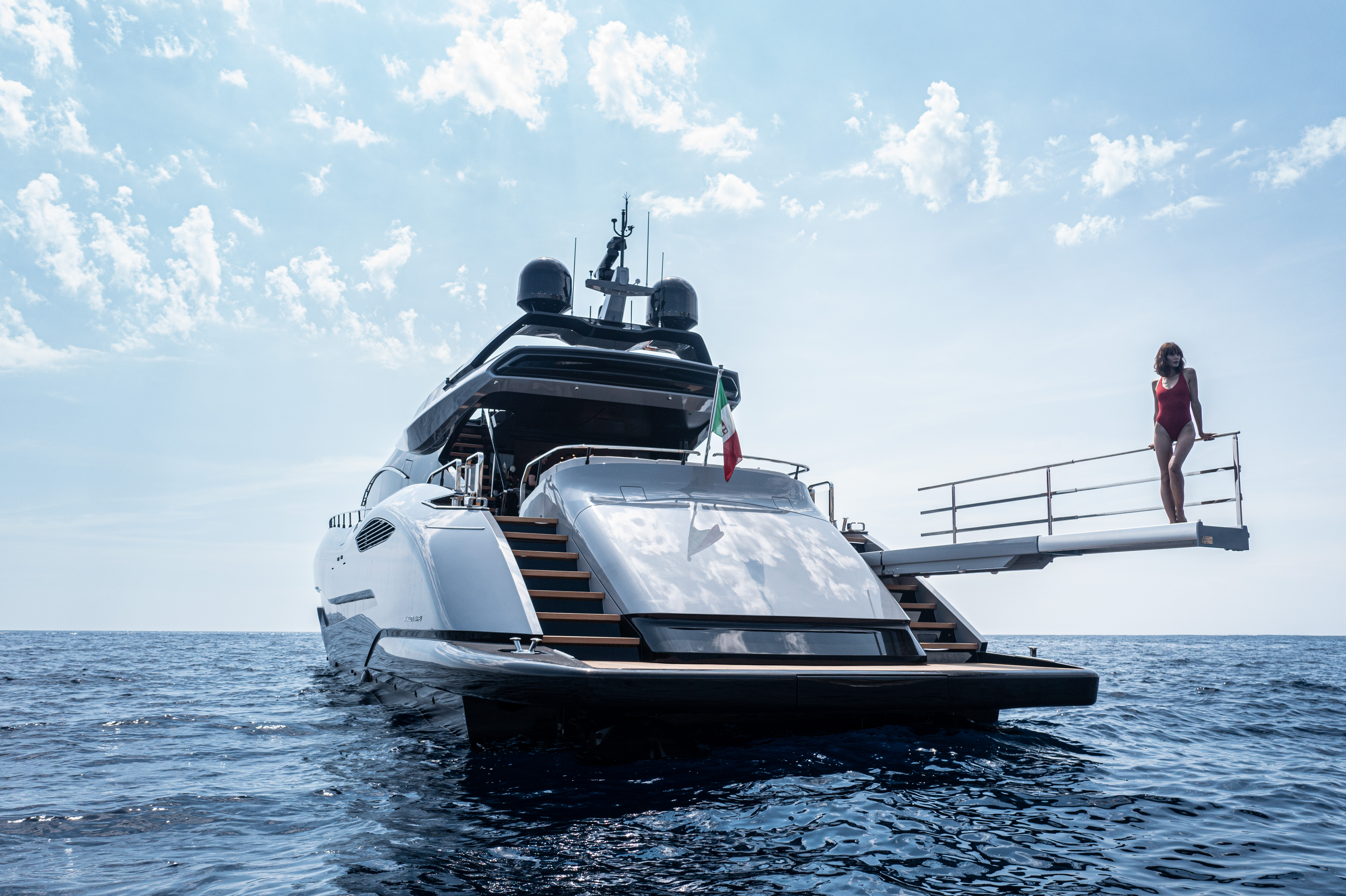 Mangusta 104 REV