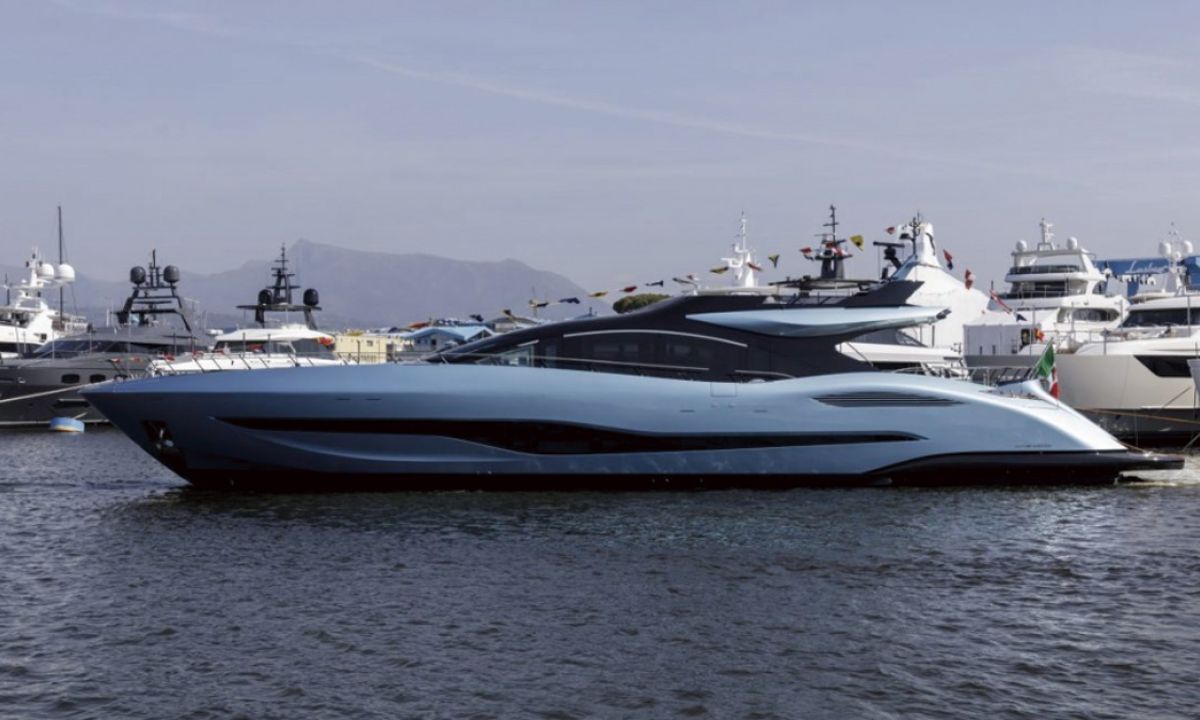 Mangusta 104 REV: sixth hull hits the water