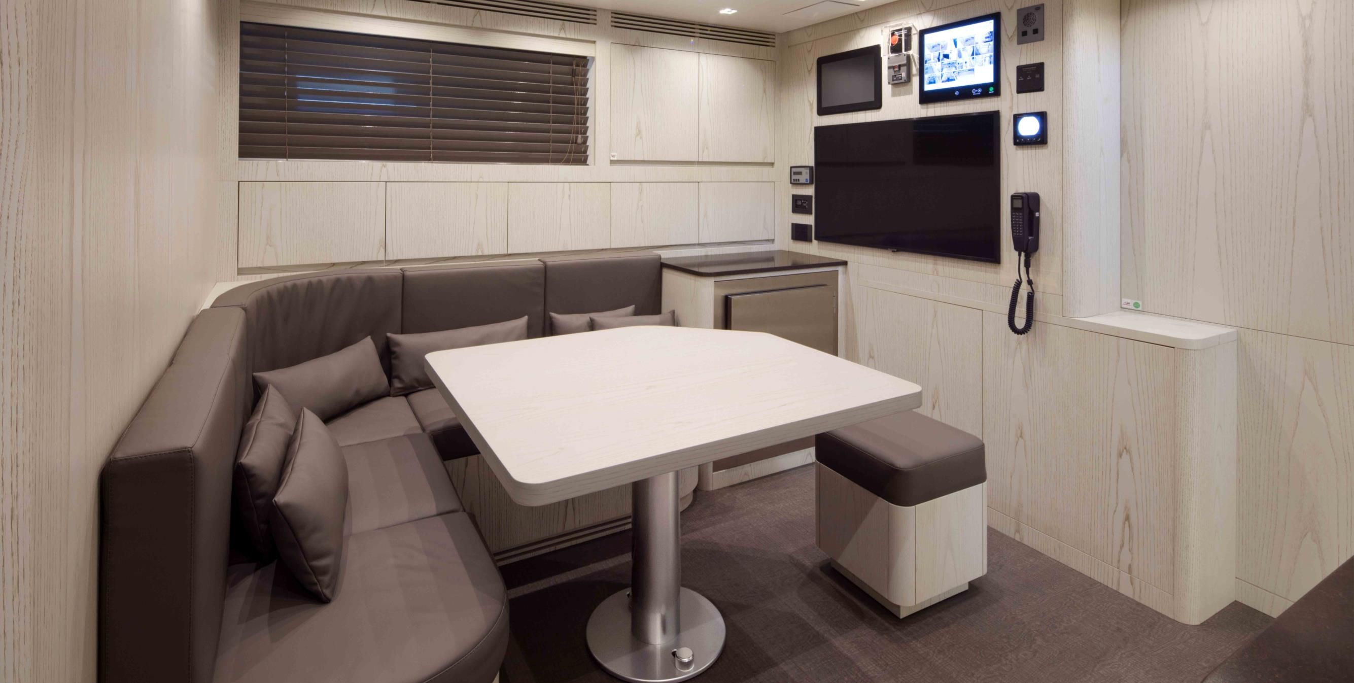 MANGUSTA GRANSPORT 45